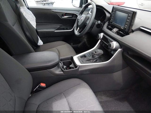 2021 TOYOTA RAV4 XLE 5