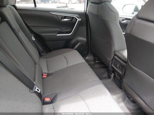 2021 TOYOTA RAV4 XLE 8