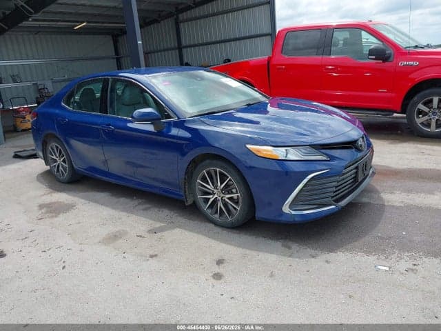 2023 TOYOTA CAMRY XLE