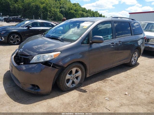 2017 TOYOTA SIENNA LE 8 PASSENGER 2