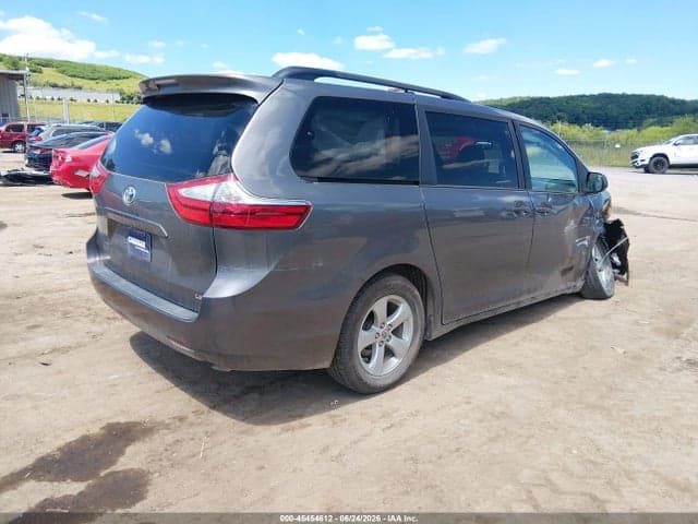 2017 TOYOTA SIENNA LE 8 PASSENGER 4