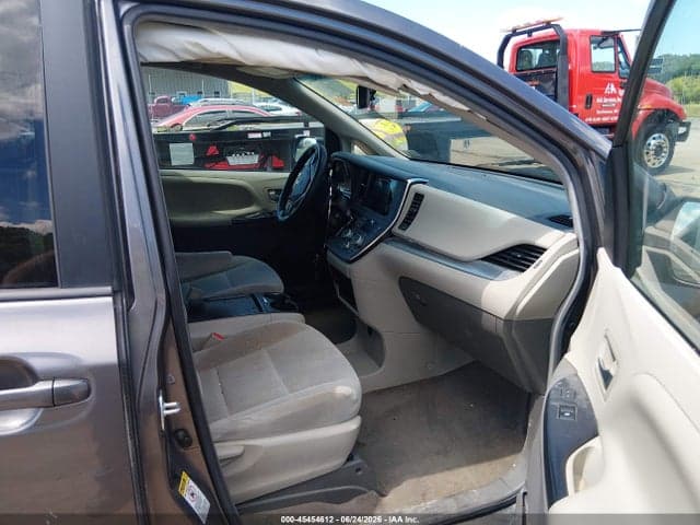 2017 TOYOTA SIENNA LE 8 PASSENGER 5
