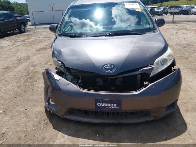 2017 TOYOTA SIENNA LE 8 PASSENGER 6