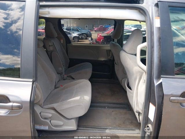 2017 TOYOTA SIENNA LE 8 PASSENGER 8