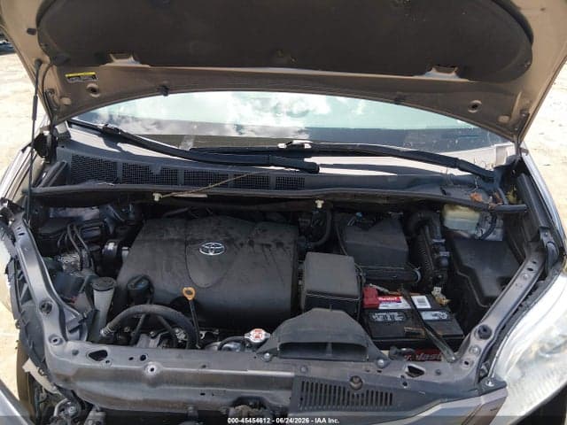 2017 TOYOTA SIENNA LE 8 PASSENGER 10