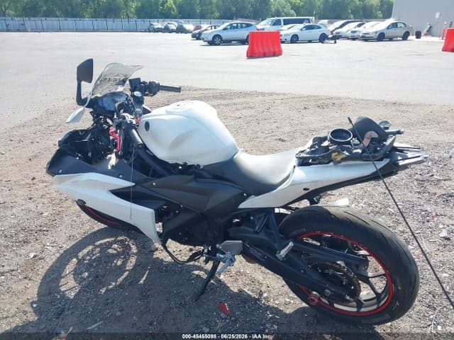 2017 YAMAHA YZFR3 A 3