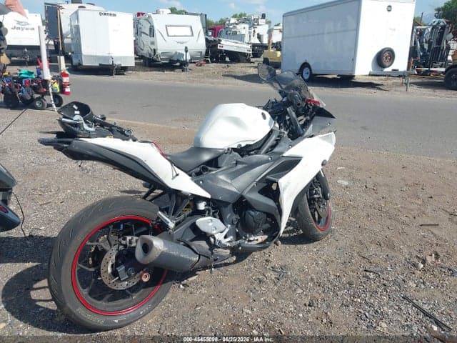 2017 YAMAHA YZFR3 A 4