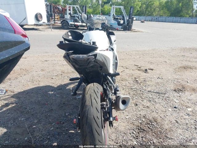 2017 YAMAHA YZFR3 A 6