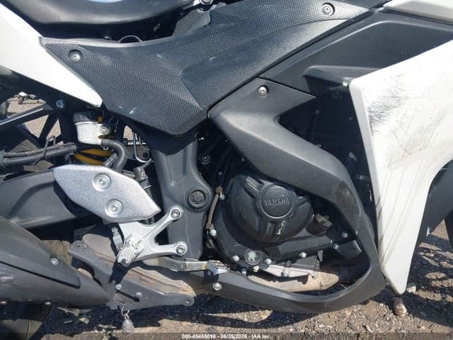 2017 YAMAHA YZFR3 A 8