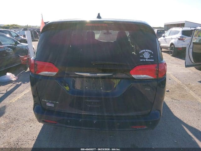 2018 CHRYSLER PACIFICA TOURING 16