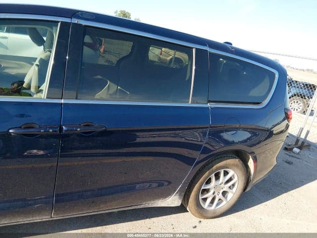 2018 CHRYSLER PACIFICA TOURING 18