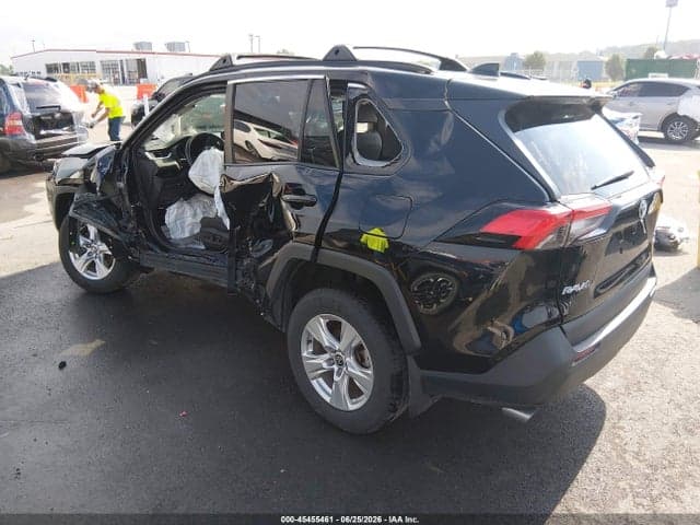 2021 TOYOTA RAV4 XLE 3