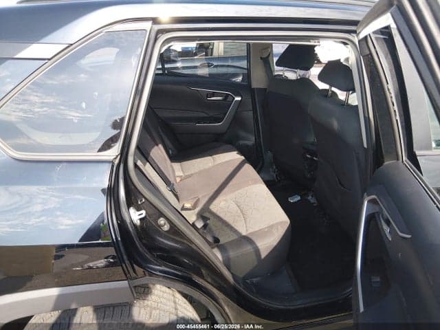 2021 TOYOTA RAV4 XLE 8