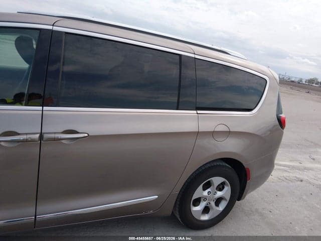2017 CHRYSLER PACIFICA TOURING-L PLUS 18