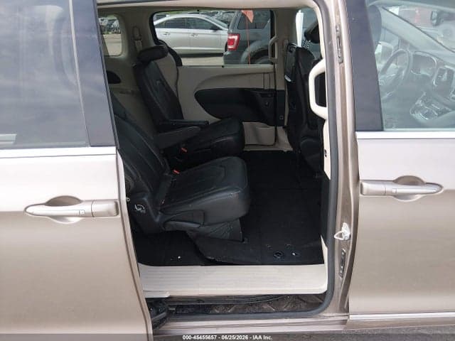 2017 CHRYSLER PACIFICA TOURING-L PLUS 8