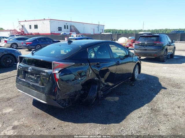 2017 TOYOTA PRIUS TWO 4