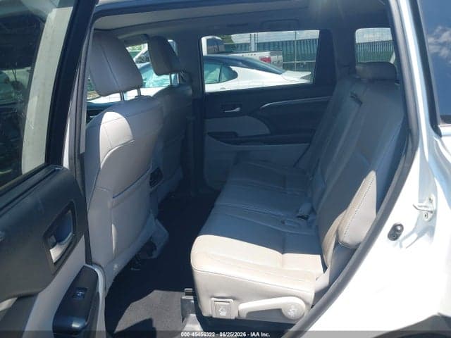 2017 TOYOTA HIGHLANDER LIMITED PLATINUM 8