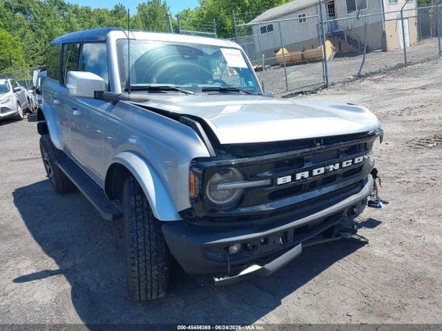 2024 FORD BRONCO OUTER BANKS 6