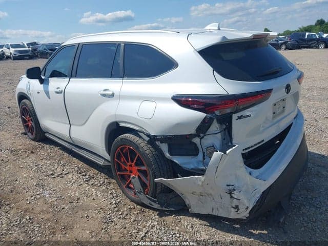 2026 TOYOTA HIGHLANDER XLE 3
