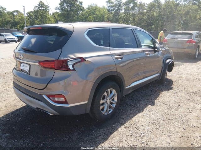2019 HYUNDAI SANTA FE SE 4