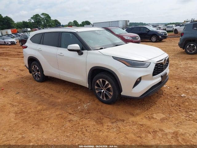 2021 TOYOTA HIGHLANDER XLE 1