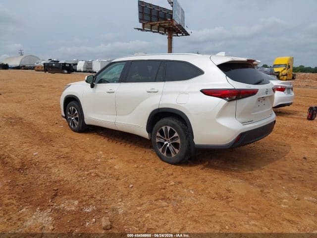 2021 TOYOTA HIGHLANDER XLE 3