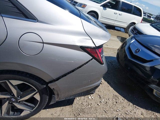 2022 HYUNDAI ELANTRA HYBRID LIMITED 17