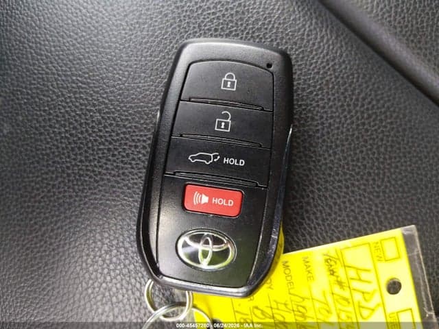 2024 TOYOTA HIGHLANDER XLE 11