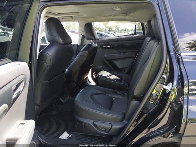 2024 TOYOTA HIGHLANDER XLE 8