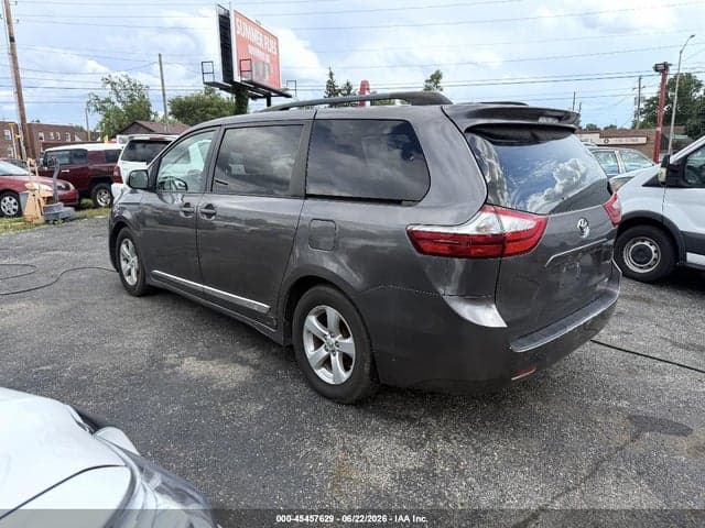 2017 TOYOTA SIENNA LE 8 PASSENGER 3