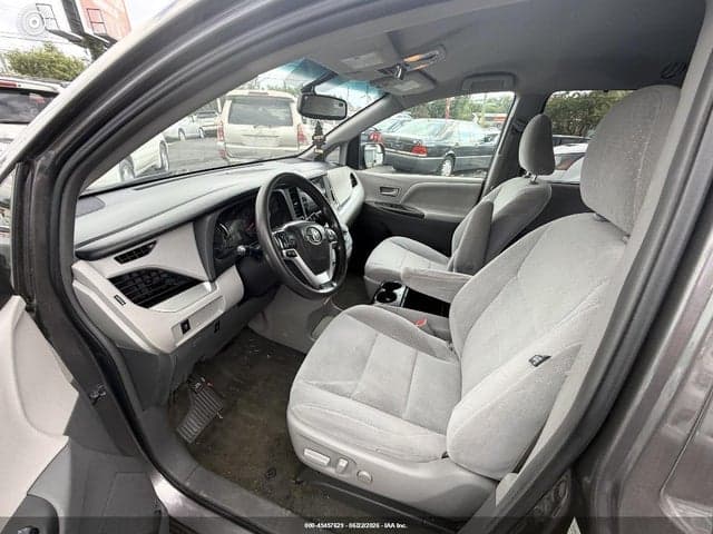 2017 TOYOTA SIENNA LE 8 PASSENGER 5