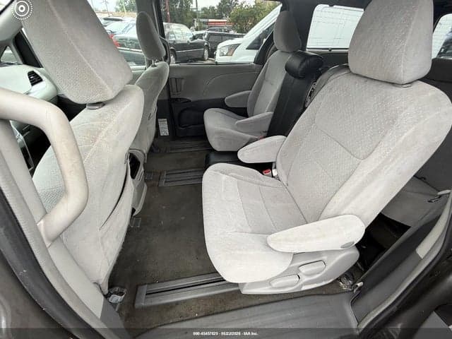 2017 TOYOTA SIENNA LE 8 PASSENGER 8