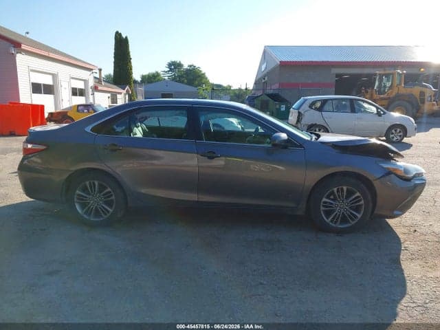 2017 TOYOTA CAMRY SE 13