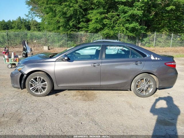 2017 TOYOTA CAMRY SE 14