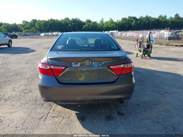 2017 TOYOTA CAMRY SE 16