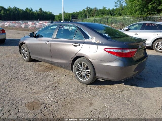 2017 TOYOTA CAMRY SE 3