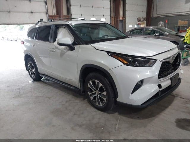 2023 TOYOTA HIGHLANDER XLE 1