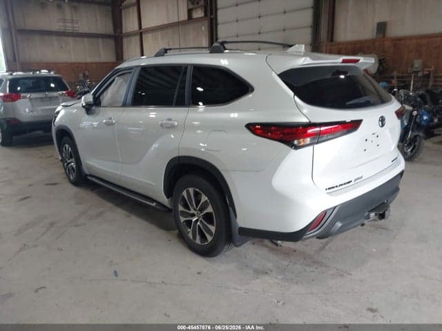 2023 TOYOTA HIGHLANDER XLE 3