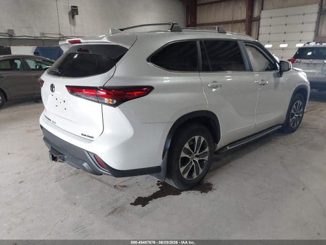 2023 TOYOTA HIGHLANDER XLE 4