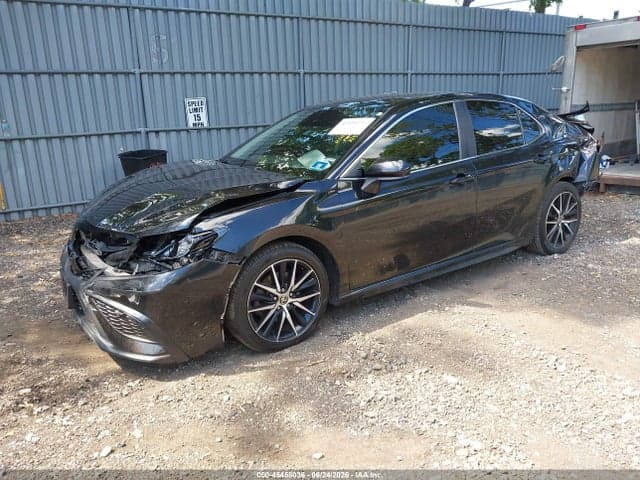 2021 TOYOTA CAMRY SE AWD 2