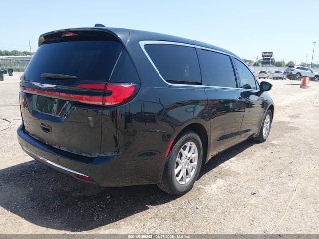 2023 CHRYSLER PACIFICA TOURING L 4