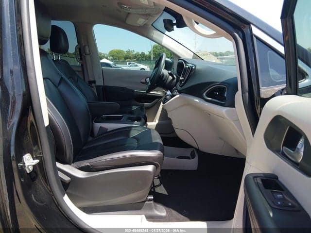 2023 CHRYSLER PACIFICA TOURING L 5