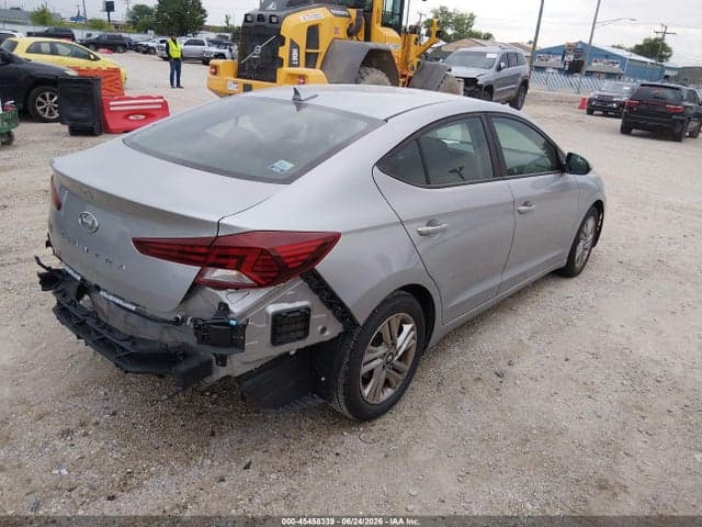 2020 HYUNDAI ELANTRA SEL 4