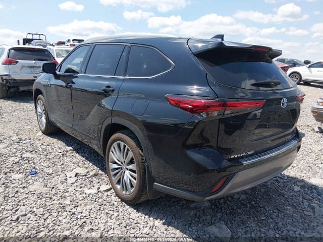 2023 TOYOTA HIGHLANDER PLATINUM 3