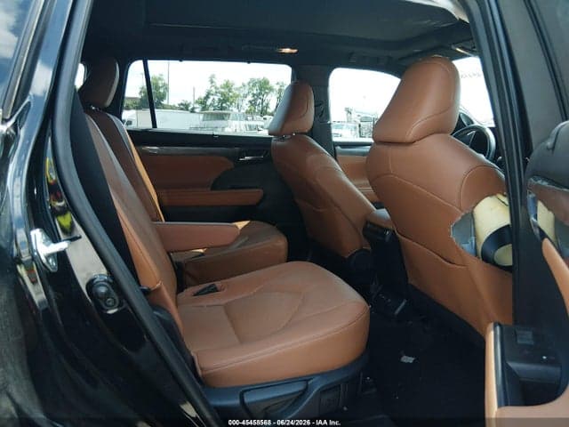 2023 TOYOTA HIGHLANDER PLATINUM 8