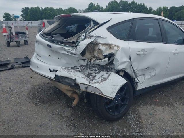 2016 FORD FOCUS SE 6
