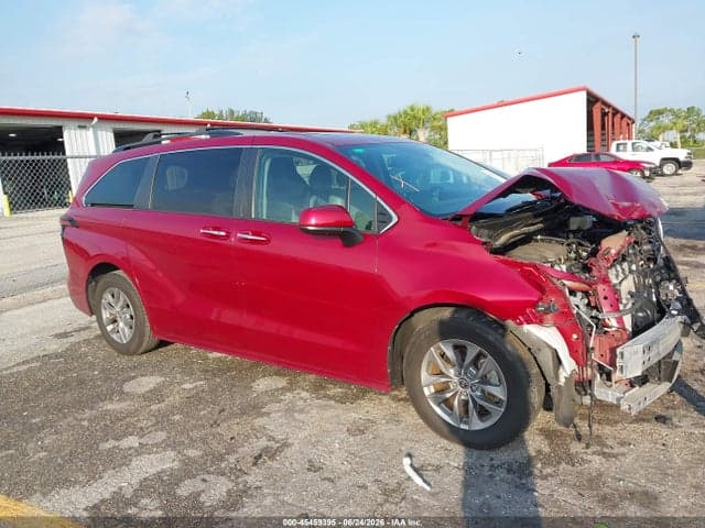 2022 TOYOTA SIENNA XLE