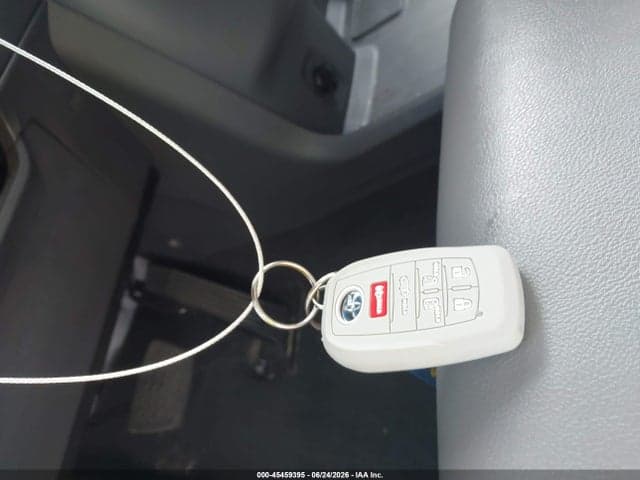 2022 TOYOTA SIENNA XLE 12