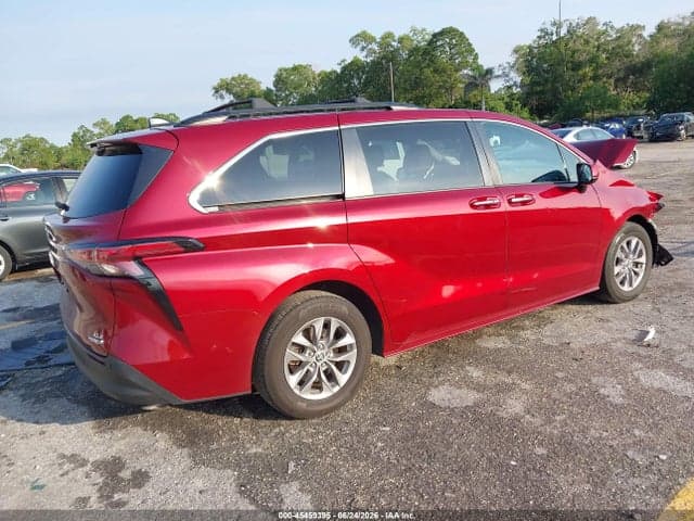 2022 TOYOTA SIENNA XLE 5