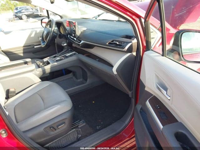 2022 TOYOTA SIENNA XLE 6